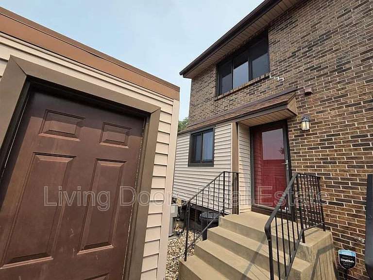 2335 Southwood Pl — Photo 2