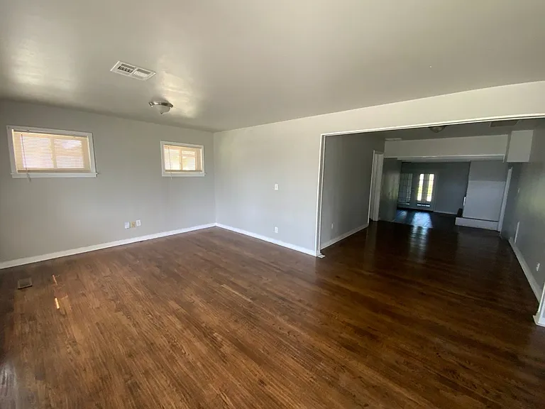 4206 N Donald Ave — Photo 16