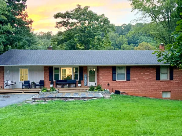 1084 Old Sessler Mill Rd, Troutville, VA 24175