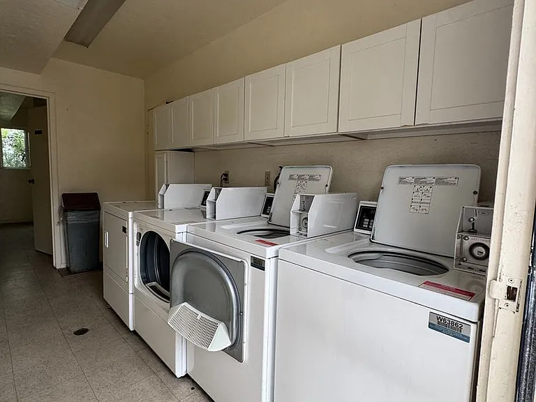 445 Washington Blvd #8 — Photo 11