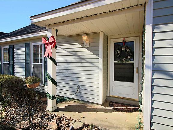 3rd image of 2621 Sunbury Cir