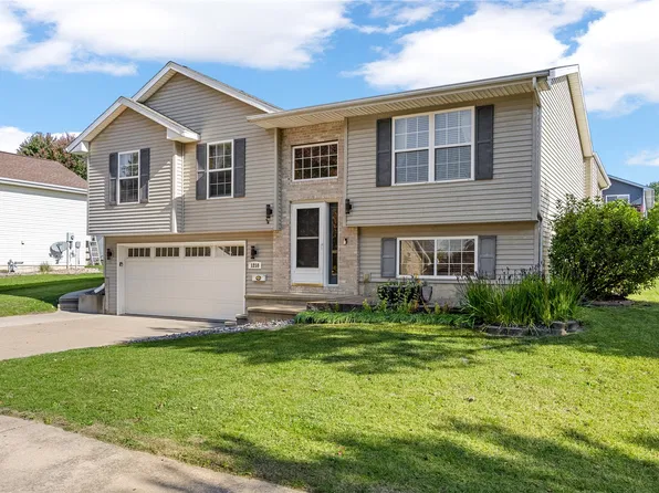 1210 Pacific St, Ely, IA 52227