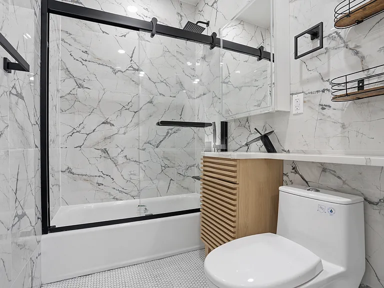 356 E 8th St #101 — Photo 5