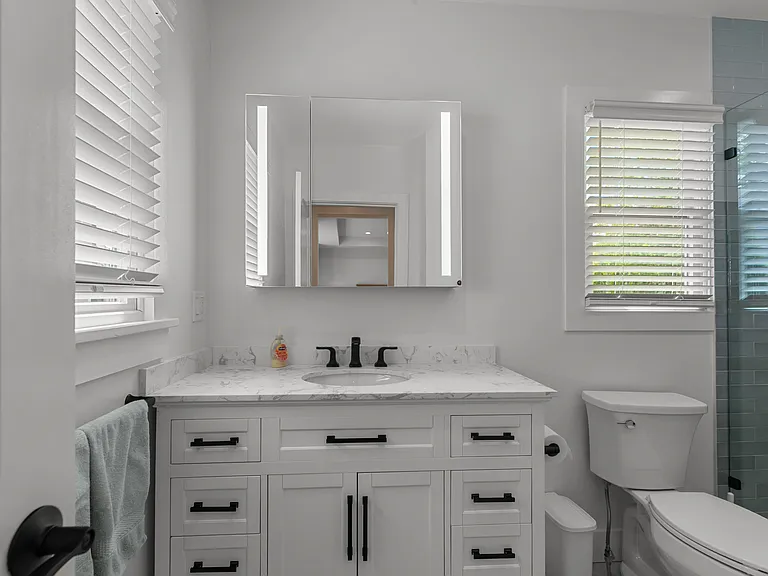 109 Carroll Ave — Photo 19