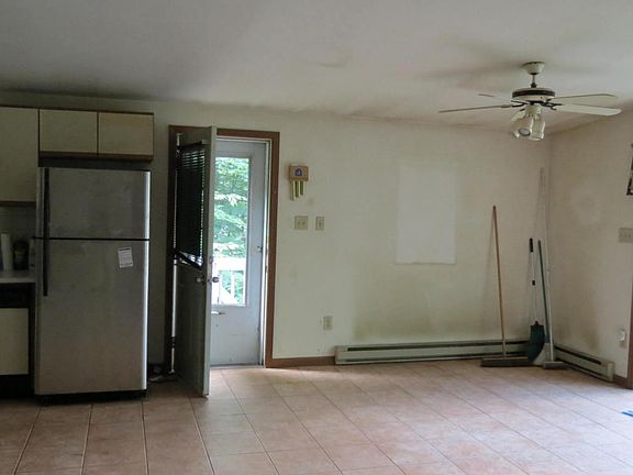 5th image of 1047 Breezewood Dr