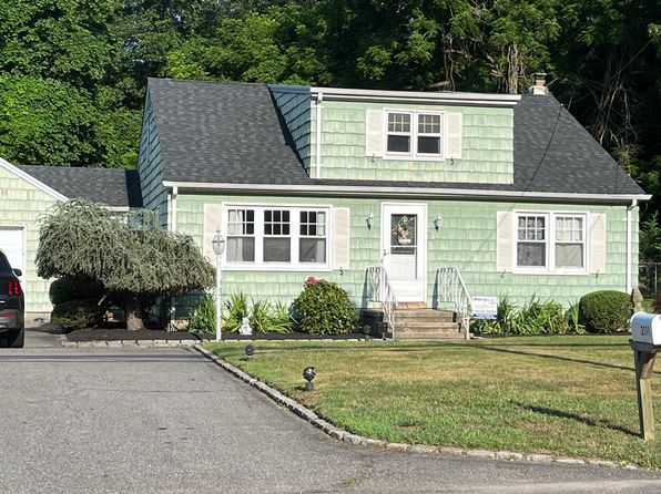 2111 Wading River Manor Rd