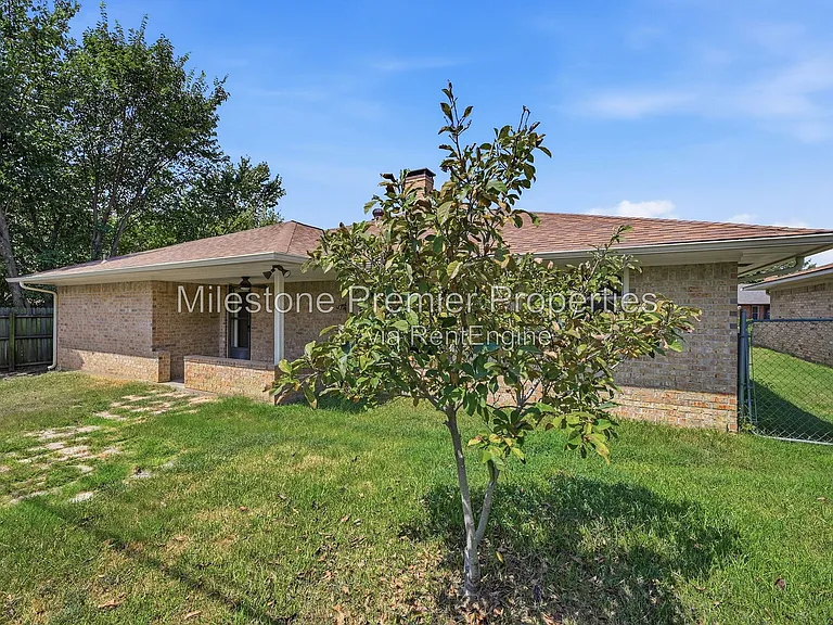 1908 Paula Dr — Photo 23