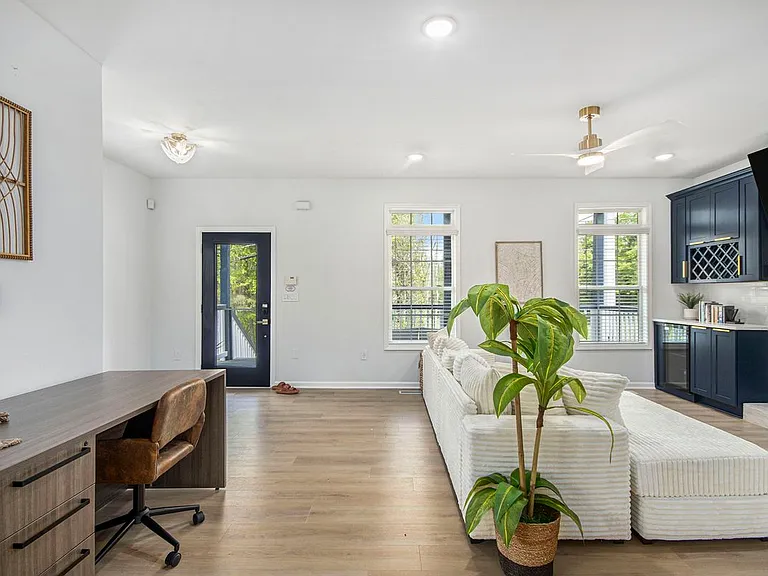 260 Aurora Ave NW — Photo 18