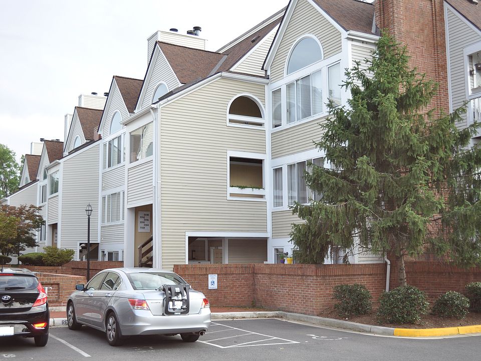 Fountain Court Main Exterior