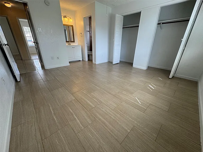 4703 Rivertree Ln — Photo 15
