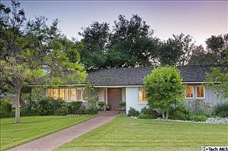 1st image of 1165 Oakwood Dr