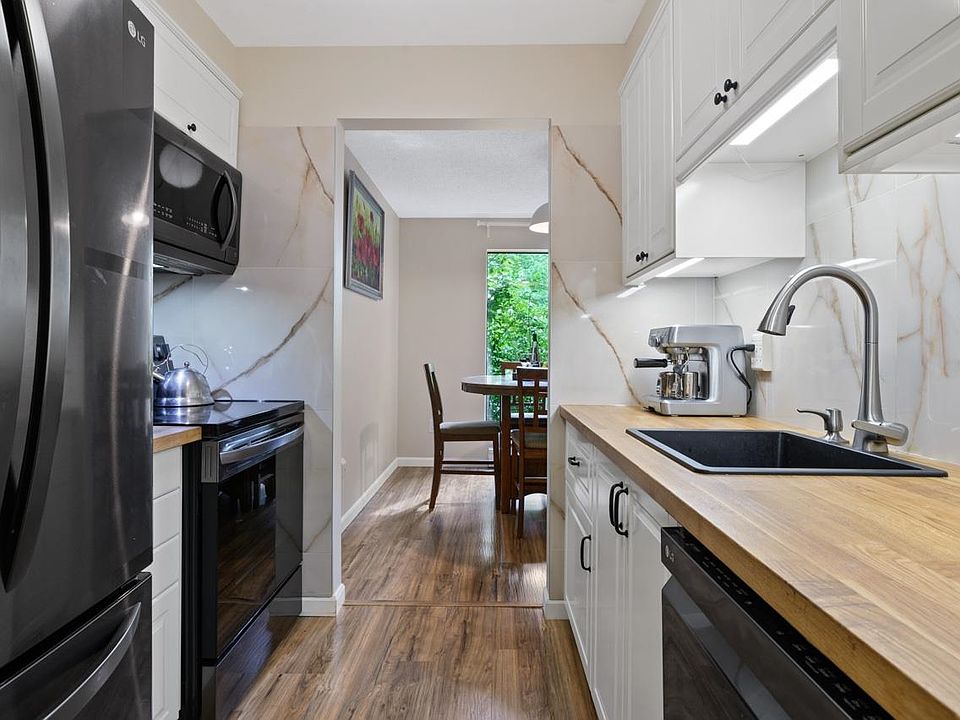 1st image of 385 Ginger Dr #3