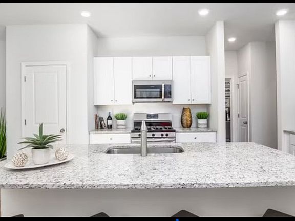 4th image of 90 Hydrangea Way