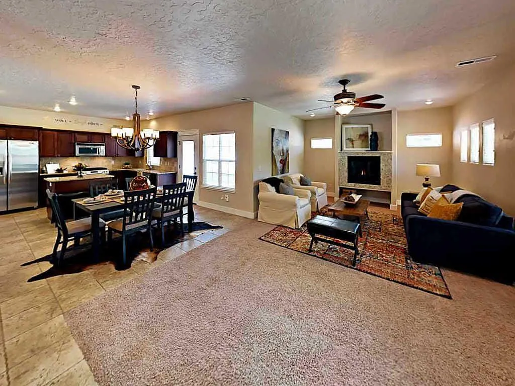 3 bed, 2.5 bath, 1818 sqft, $2,950 — Photo 2