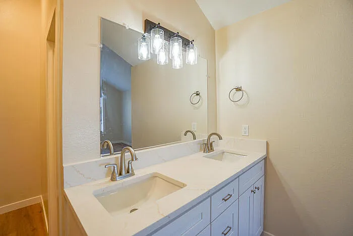 816 SE Olympia Dr — Photo 31