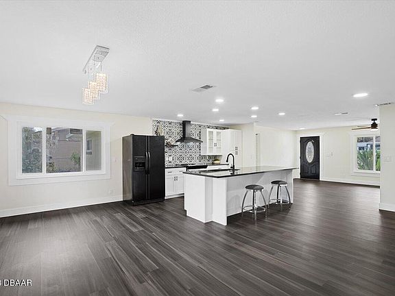 4th image of 208 N Brighton Dr