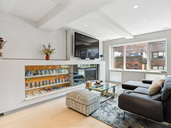 435 East 76th Street 6A image 2 of 12