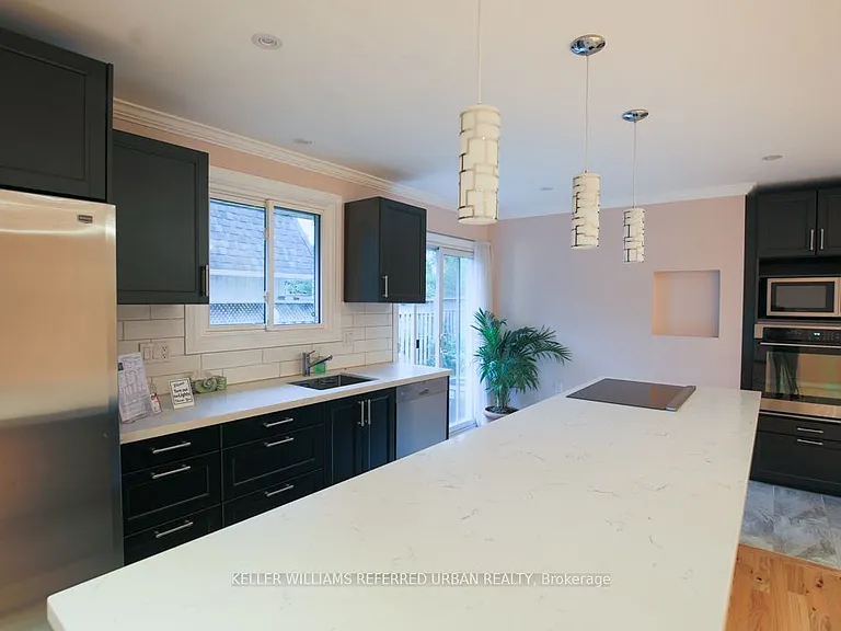 2255 Urwin Cres — Photo 6