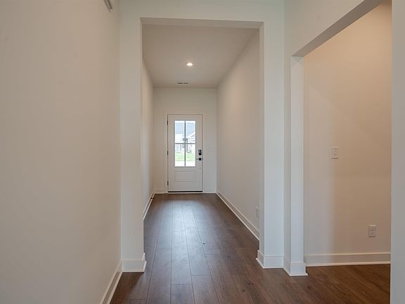 3rd image of 3096 Dowgate Dr