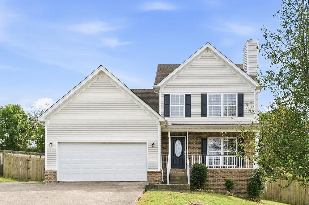 3 bed, 2.5 bath, 1559 sqft, $2,105 — Photo 1