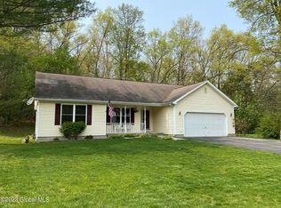 8 High Pointe Dr, Queensbury, NY 12804