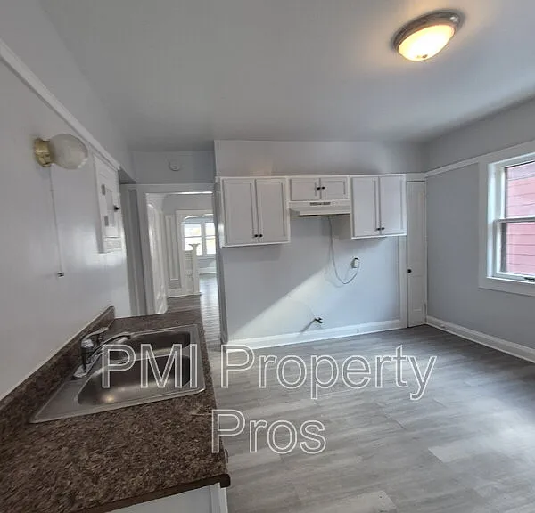 2517 W Hadley St — Photo 9