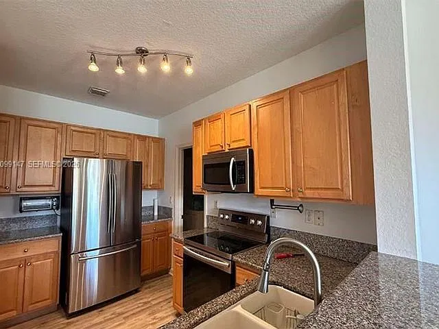 4 bed, 2.5 bath, $4,500 — Photo 4