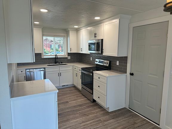 3rd image of 4028 Josh St