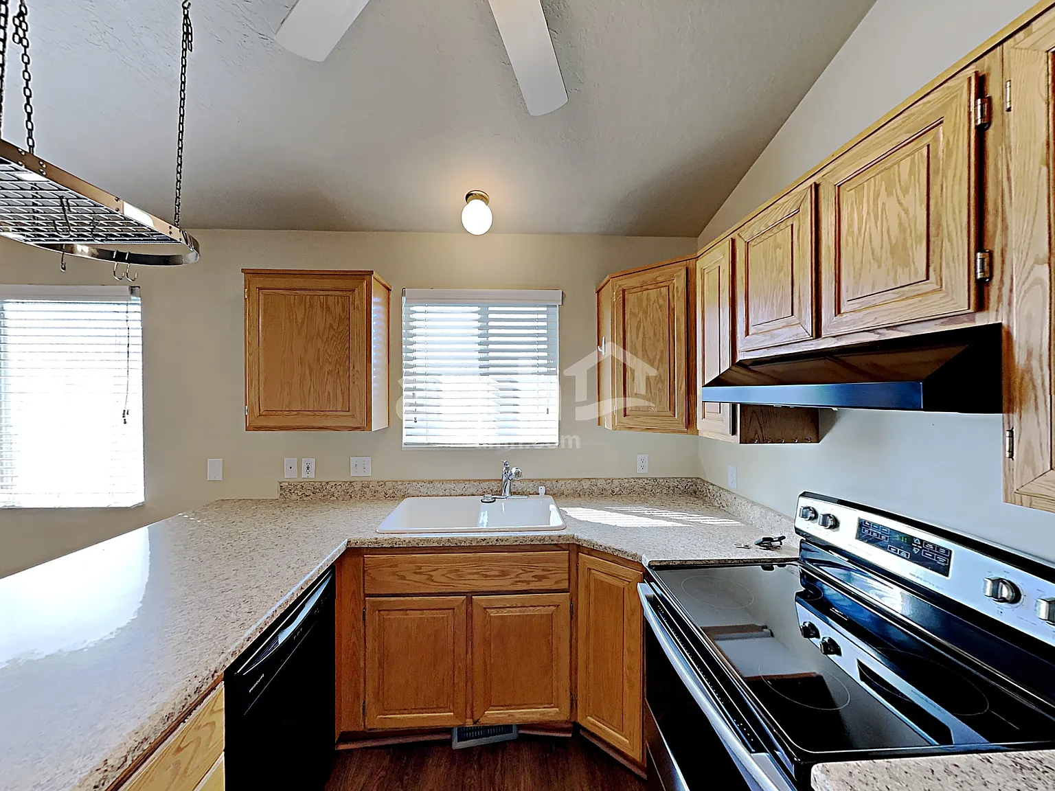 4 bed, 3.0 bath, 1947 sqft, $2,530 — Photo 4