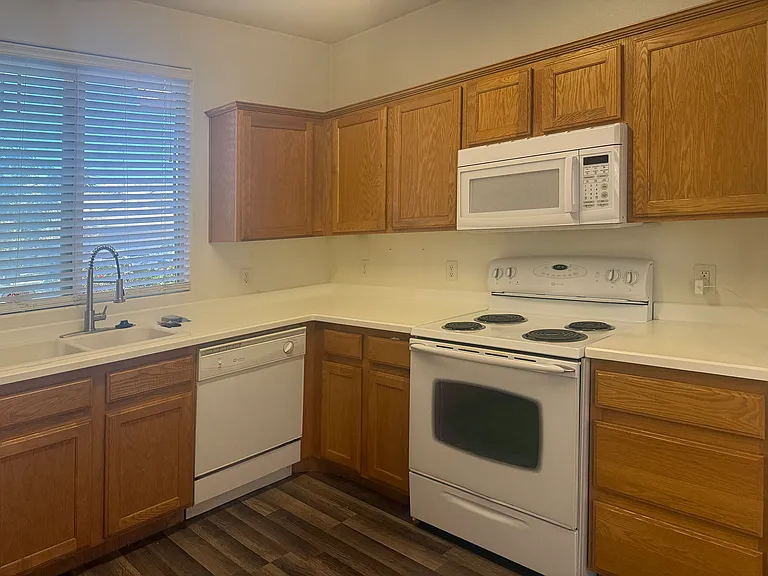934 N Slow Creek Ln — Photo 6