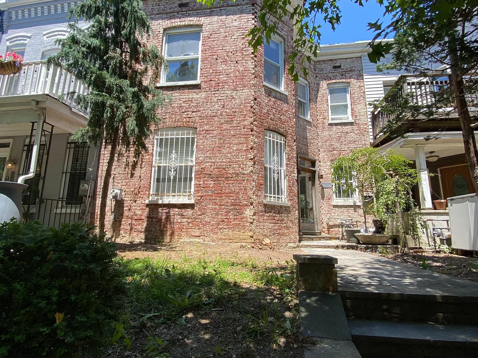 731 Kenyon St NW — Photo 1