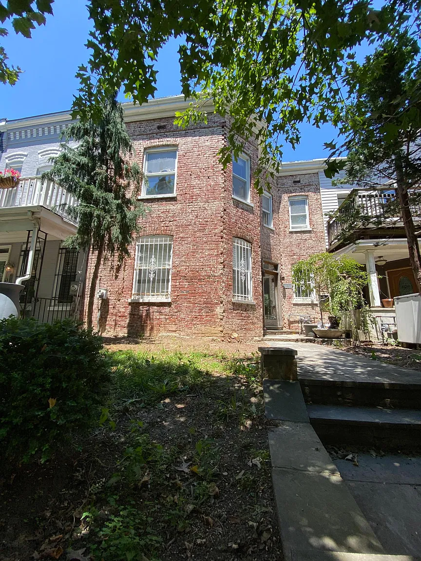 731 Kenyon St NW photo 1