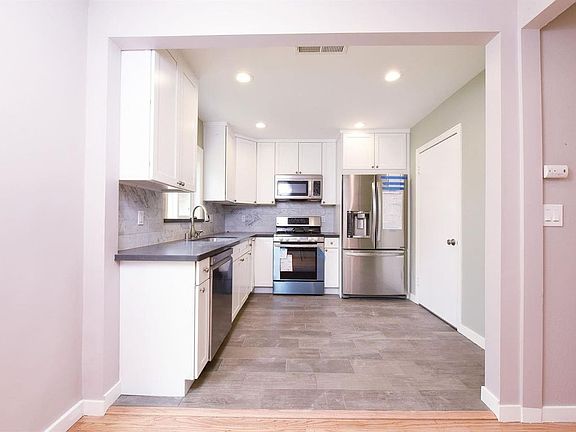 3rd image of 5740 Sampson Blvd