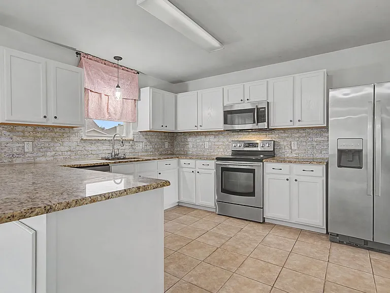 5016 Meridian Ln — Photo 6
