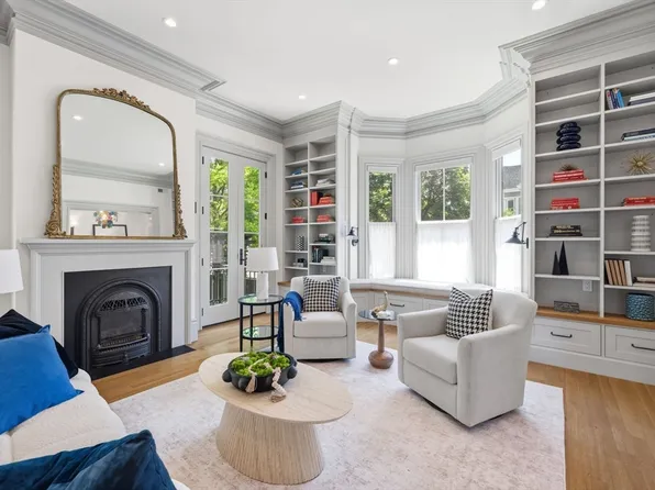 81 Garfield St #81, Cambridge, MA 02138