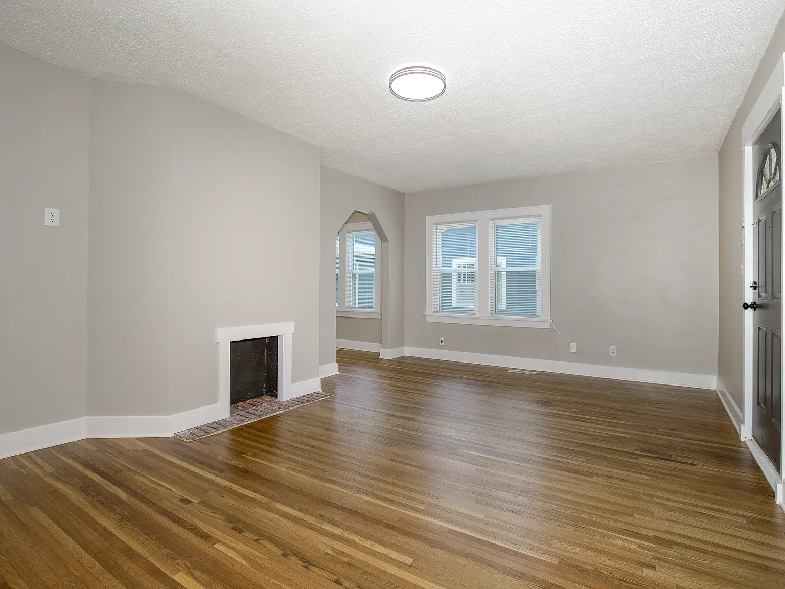 3 bed, 1.5 bath, 1250 sqft, $1,350 — Photo 4
