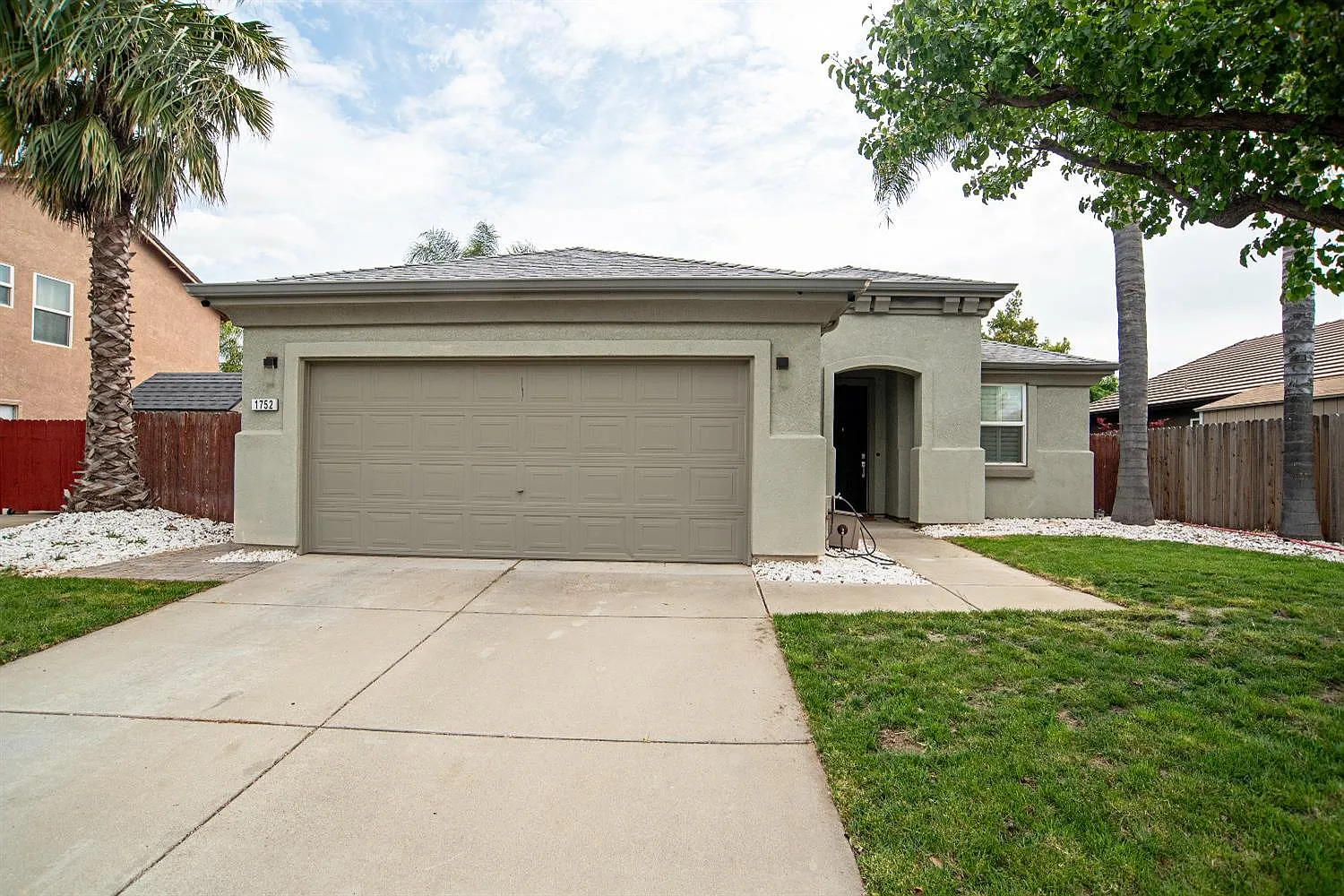 1752 McCarthy Ave photo 1