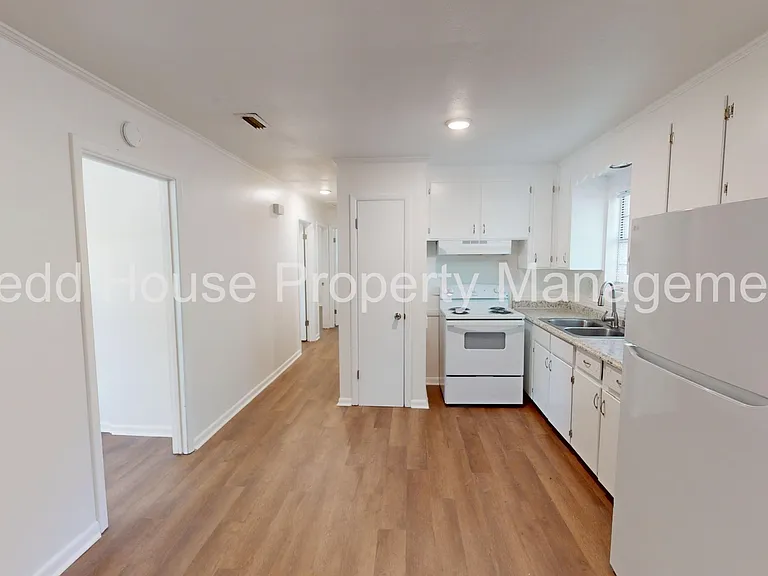 502 Fitzsimmons St — Photo 17