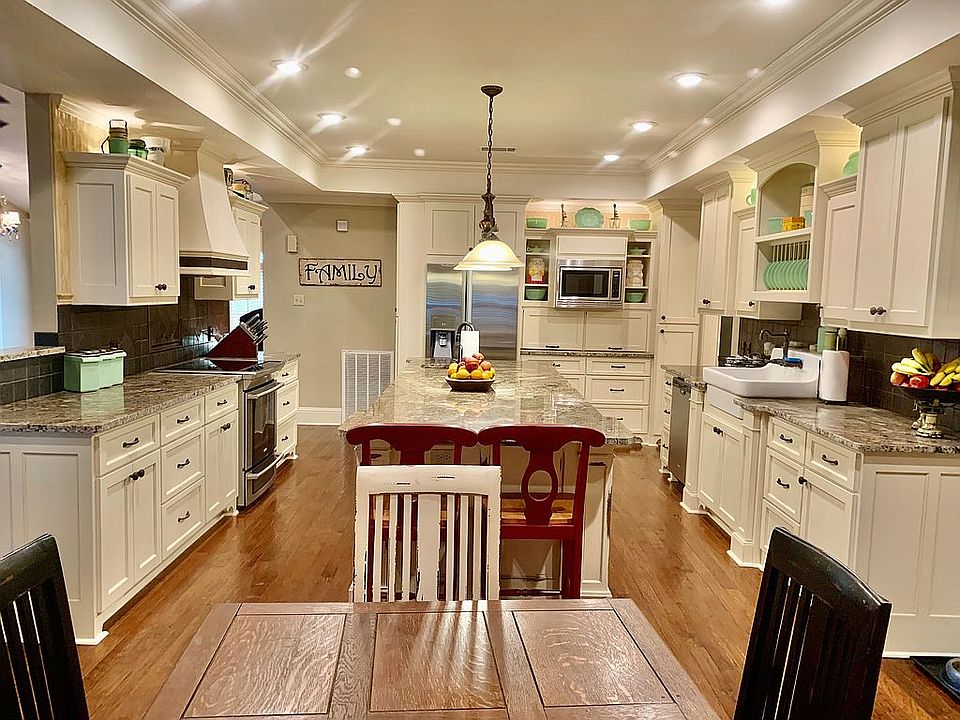 1st image of 151 Parkway Sq