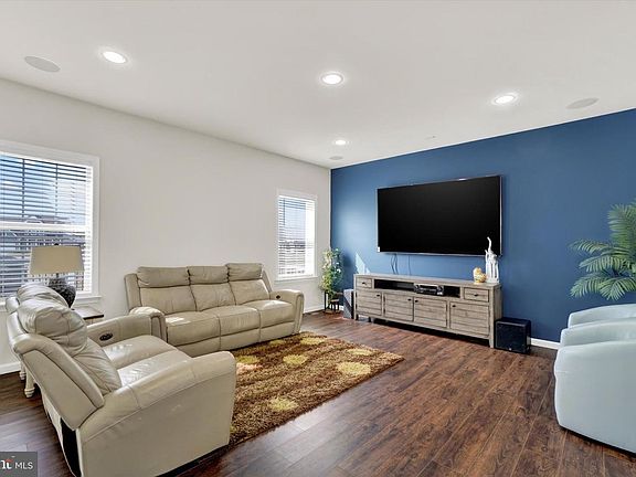 5th image of 48 Silver Cir