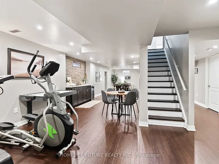1381 Clearbrook Dr — Photo 31
