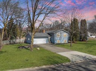 14230 39th Ave N, Plymouth, MN 55447