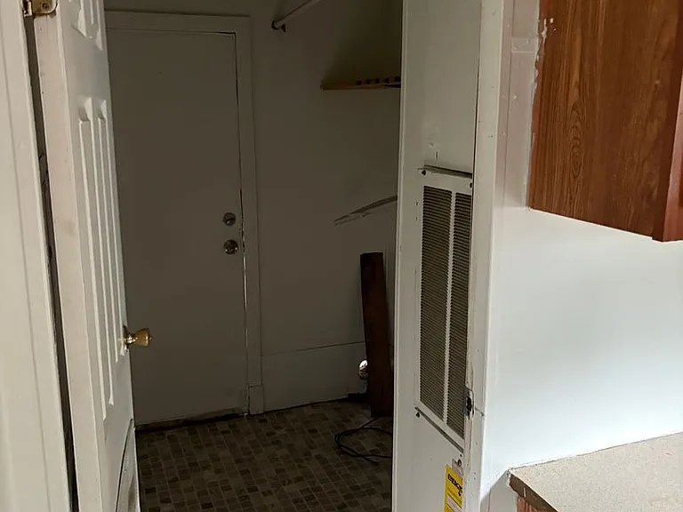 300 Hickory St — Photo 4