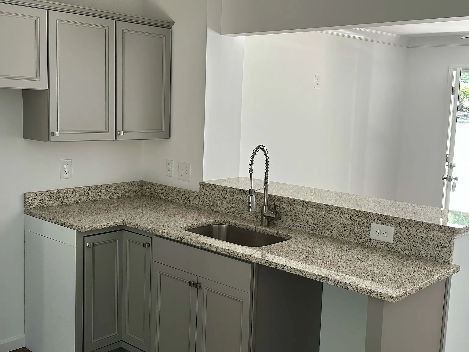 2 bed, 1.5 bath, 1000 sqft, $1,650 — Photo 3