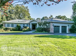 16 Bridle Path Dr, Old Westbury, NY 11568