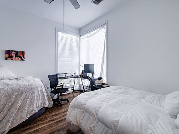2nd image of 616 W 35th St #B
