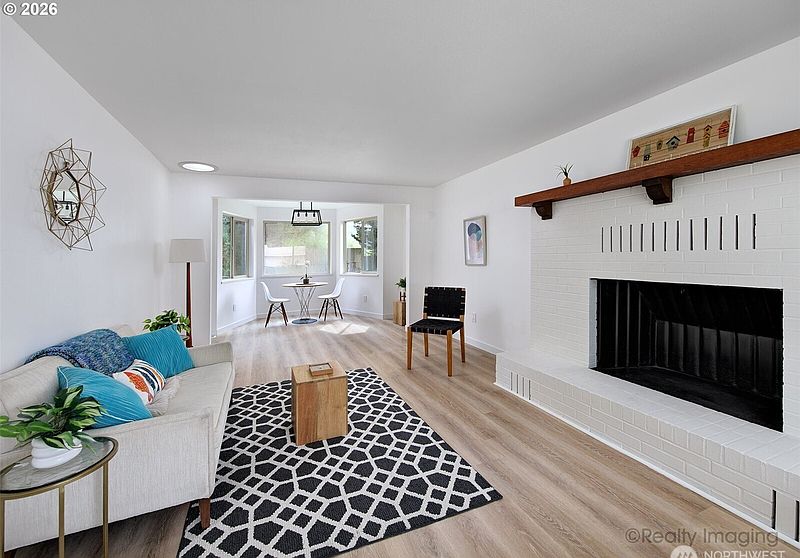 3rd image of 1060 Cowlitz View Court NW