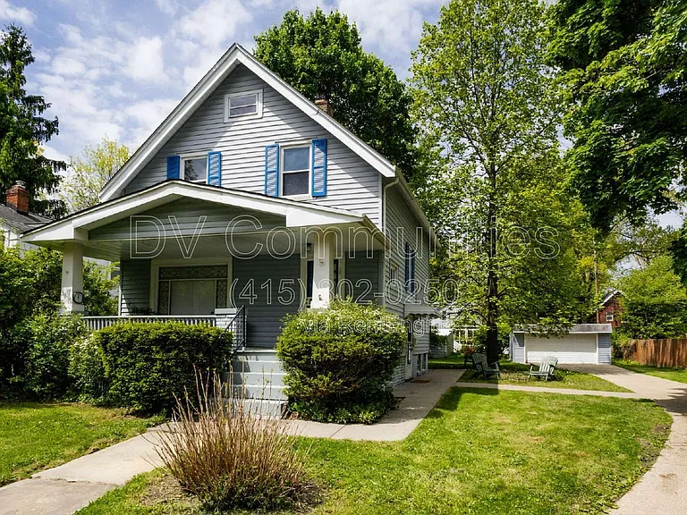 1584 Maple Rd — Photo 2