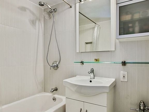 5th image of 440 E 79th St APT 9F