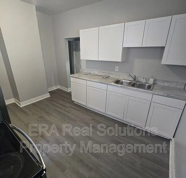 95 Whitethorne Ave — Photo 8